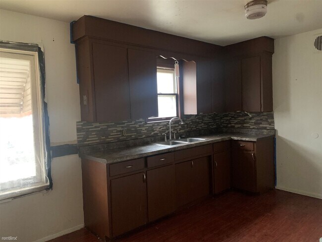 Building Photo - 3 br, 1 bath House - 2217 Canniff St