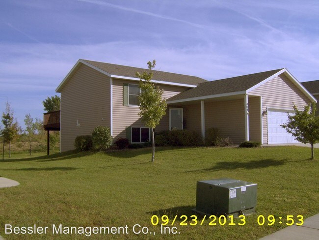 Foto del edificio - 4 br, 2 bath House - 809 10th ST NW