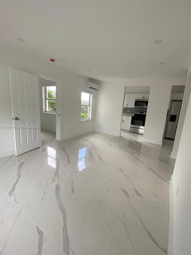 Building Photo - 1015 S 17th Ave