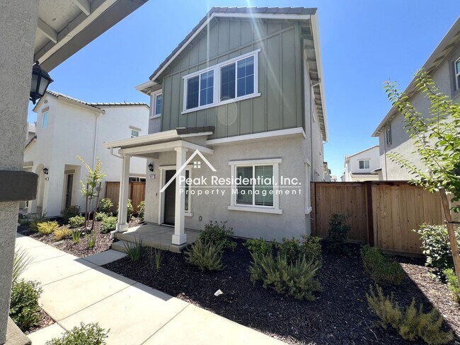 Foto del edificio - Updated 3bd/2ba Roseville Home!