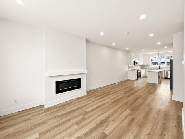 Building Photo - 3.0 bedroom in Calgary Alberta T3E 0C7