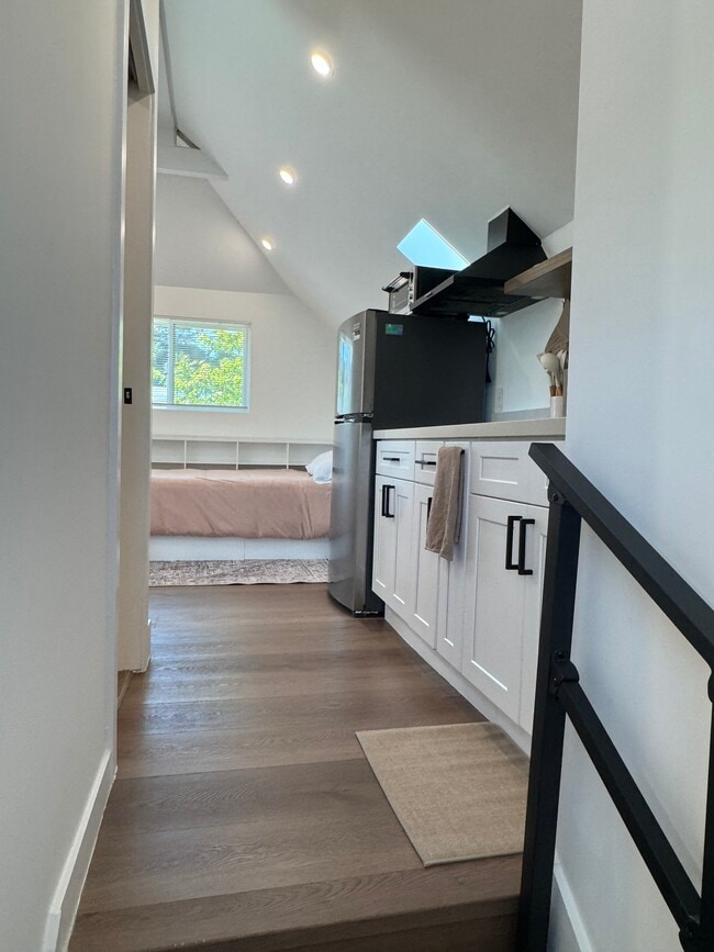 Building Photo - 500 Maple Ave