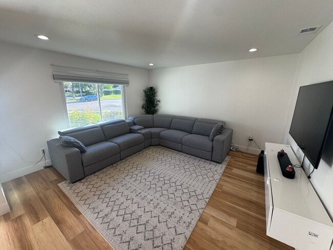 Foto del edificio - Bright and Modern 3BD/2BA Single-Family Ho...