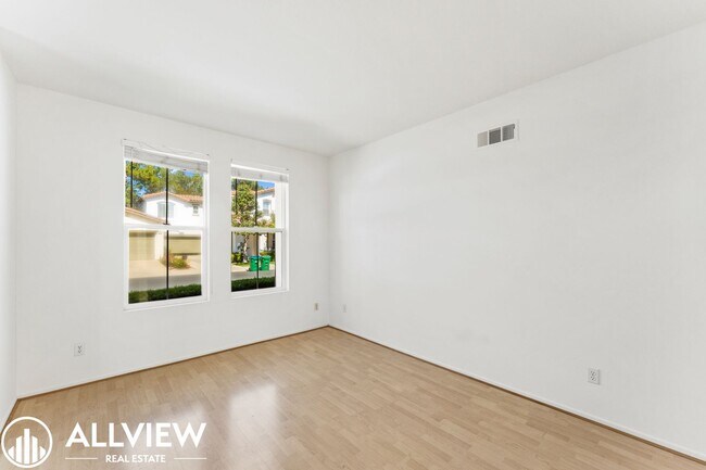 Foto del edificio - Bright & Spacious 3-Bedroom 2.5 Bath Home in Gated Oak Creek Community