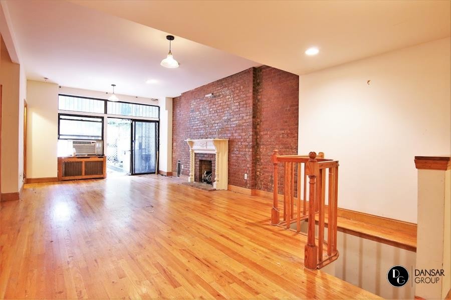 Primary Photo - 8 West 76th Street