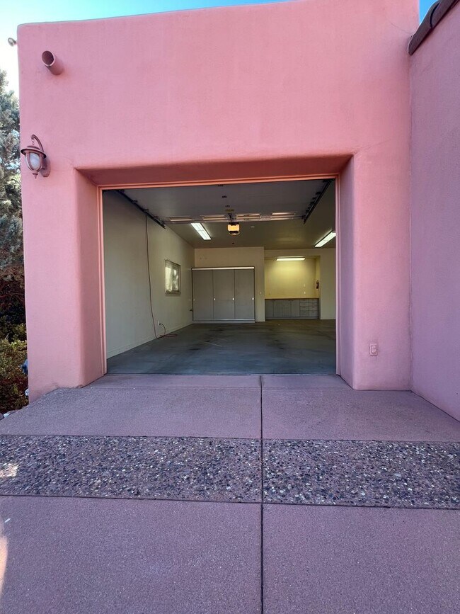 Building Photo - Unfurnished, 1-year long-term rental
