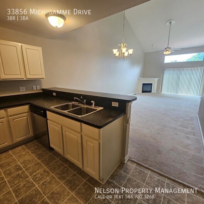 Foto del edificio - 33856 Michigamme Dr