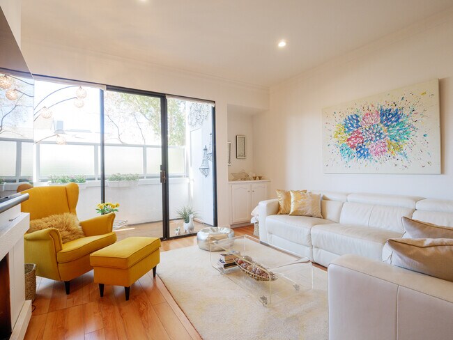 Foto del edificio - 2276 S Beverly Glen Blvd