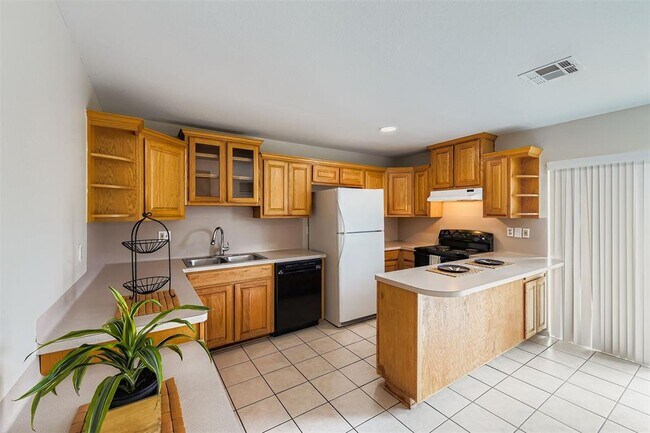 Building Photo - 15601 Hebbe Ln