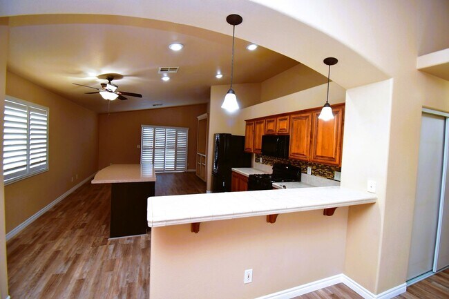 Foto del edificio - Traditional 3 Bed House - 2836 Woodland Pa...
