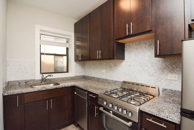 Building Photo - 459 W Belden Ave