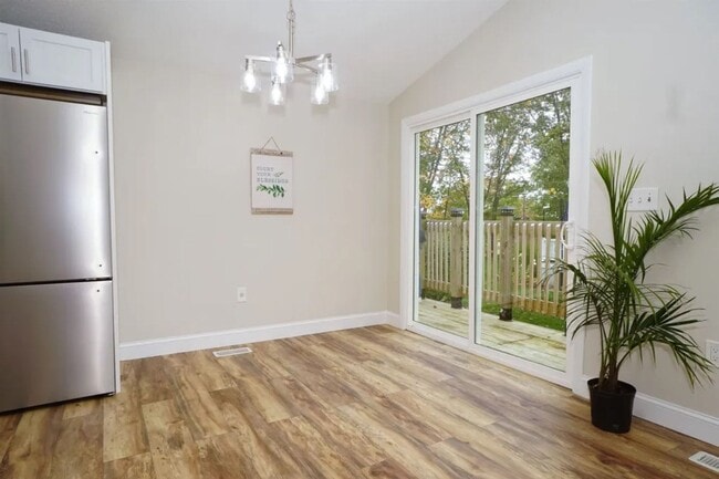 Building Photo - 42 Woodfield St