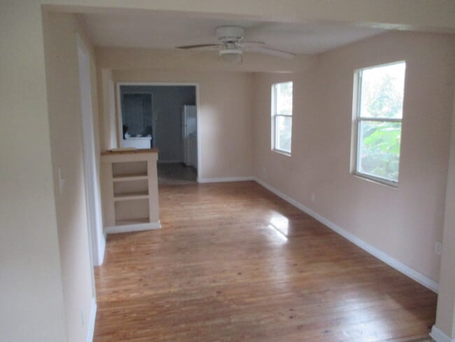 Building Photo - 4464 43rd Ave N St. Petersburg, FL 33714 W...
