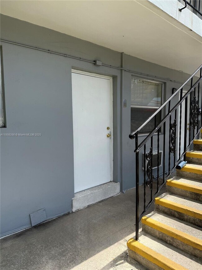 Foto del edificio - 519 SW 27th Ave