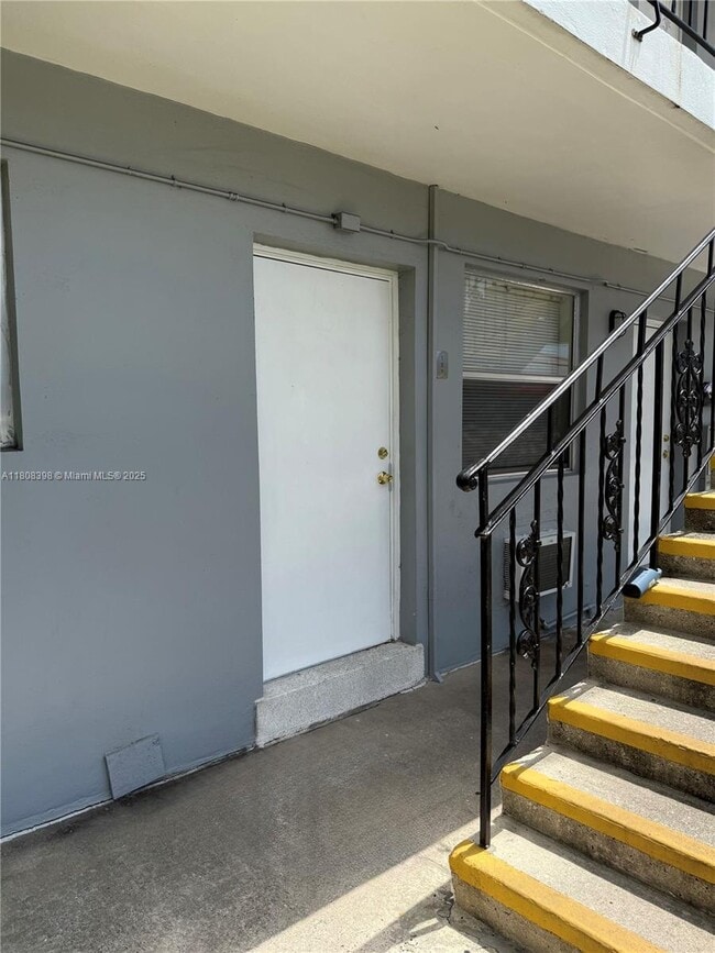 Building Photo - 519 SW 27th Ave