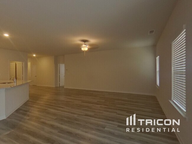 Building Photo - 1017 Claas Wy