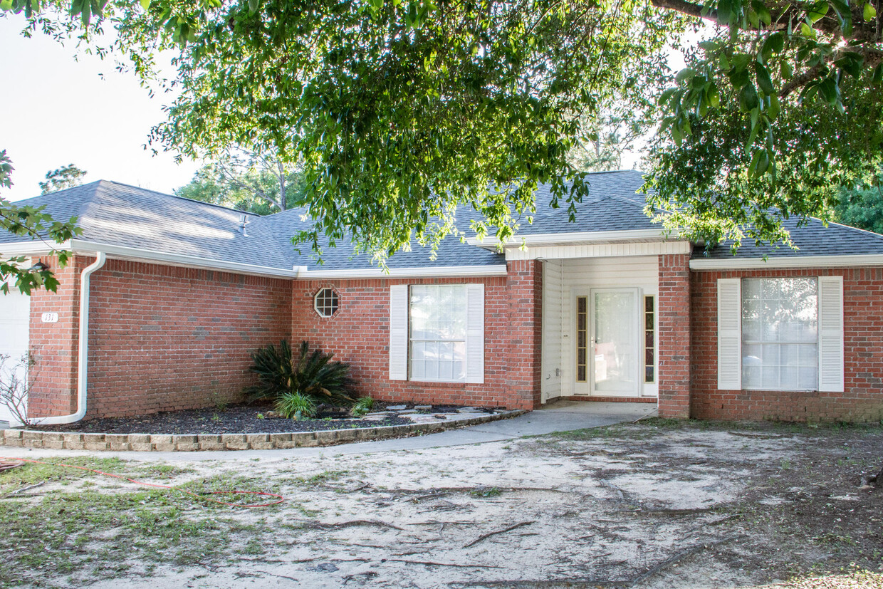 Primary Photo - 131 Steeplechase Dr