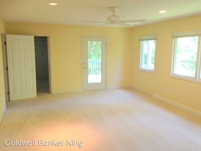 Building Photo - 4 br, 3 bath House - 113 Carriage Walk Ln.