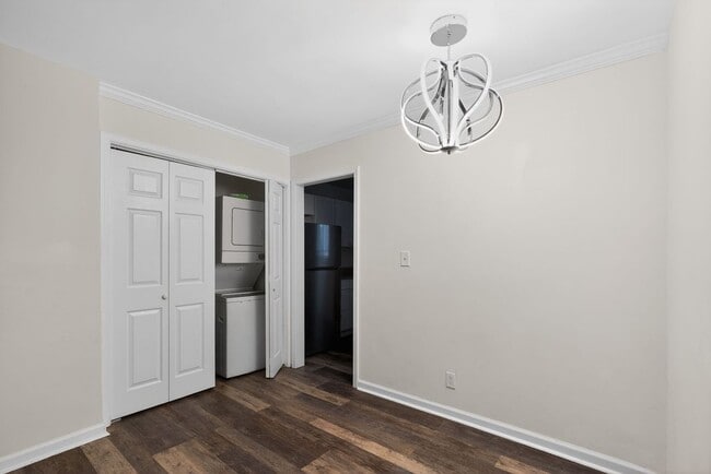 Building Photo - 2520 Peachwood Cir NE