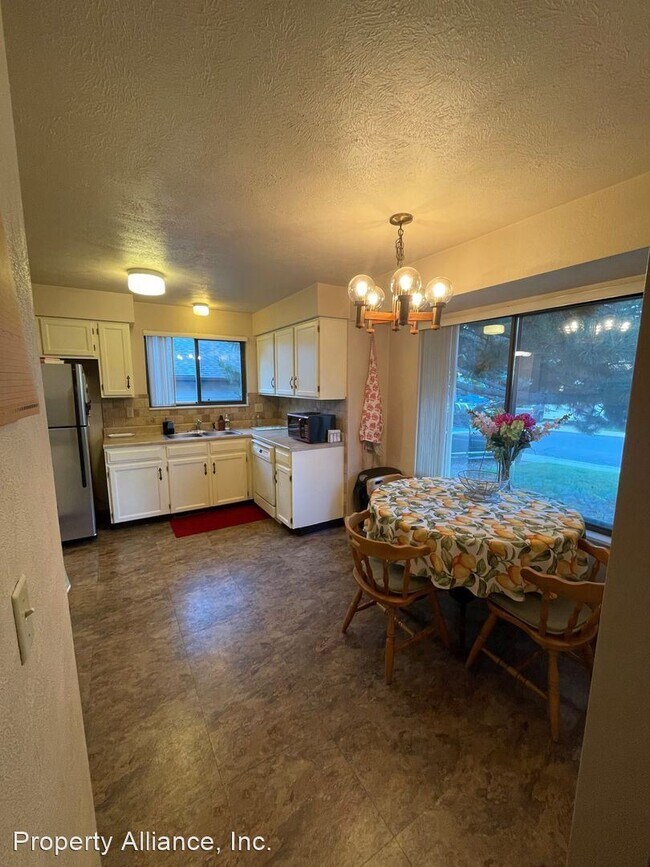 Building Photo - 3 br, 1.5 bath House - 7543 Eaton Street