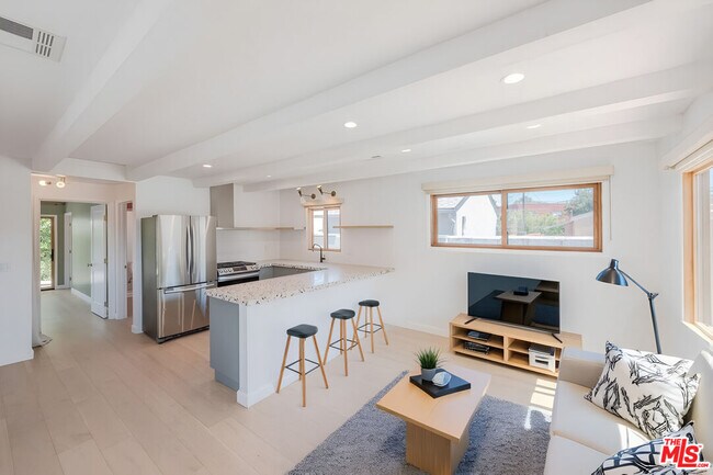 Foto del edificio - 3111 Glenhurst Ave
