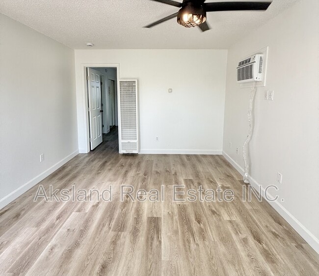 Building Photo - 4555 Davis Ave