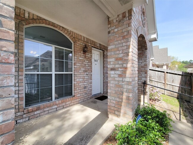 Building Photo - 12755 Mill Ridge Dr