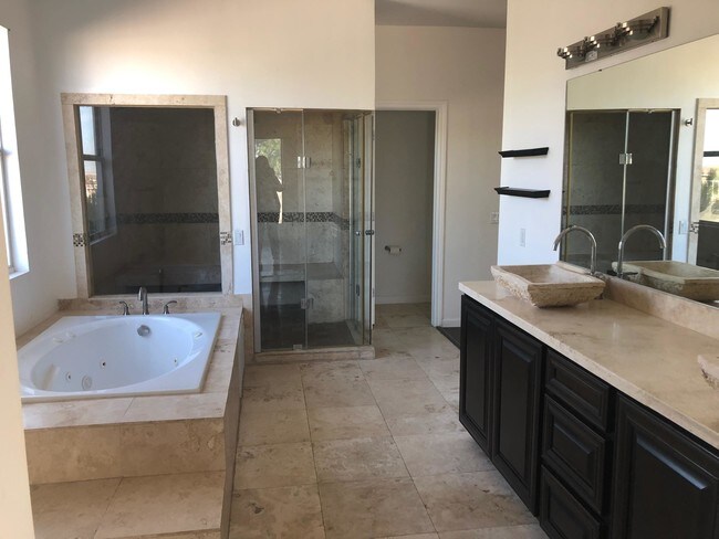 Building Photo - 1201 Stone Ridge Pl