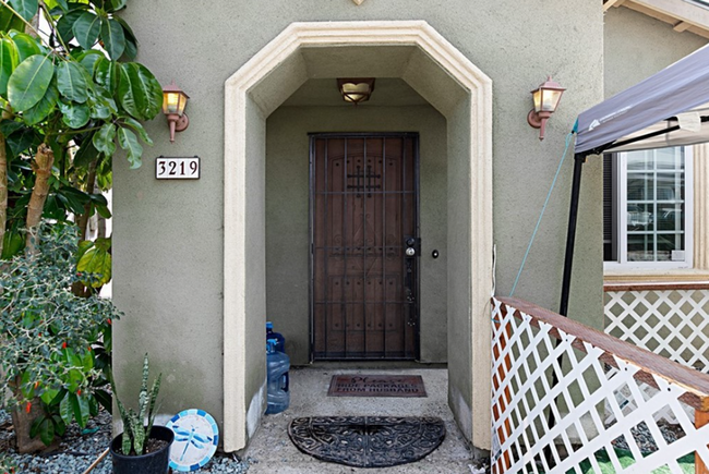 Building Photo - CHARMING UNIT WELL-MAINTAINED