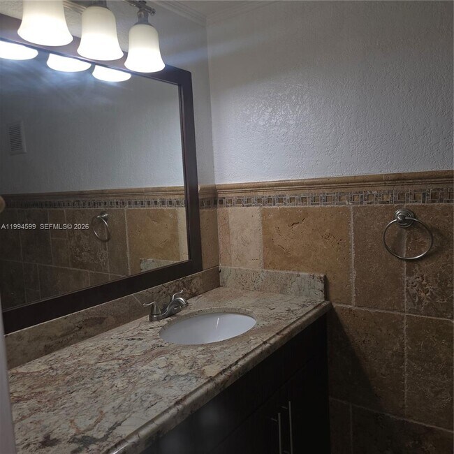Building Photo - 9371 Fontainebleau Blvd