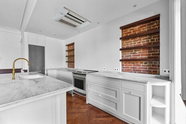 Foto del edificio - 320 Tappan St