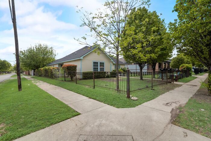 East Dallas Duplex - East Dallas Duplex