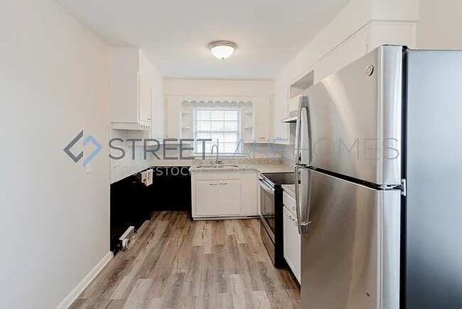 Building Photo - 1636 5th Ave W