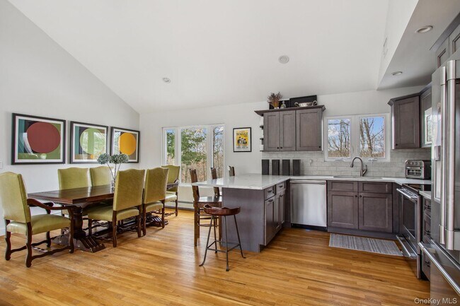 Foto del edificio - 30 Squires Blvd