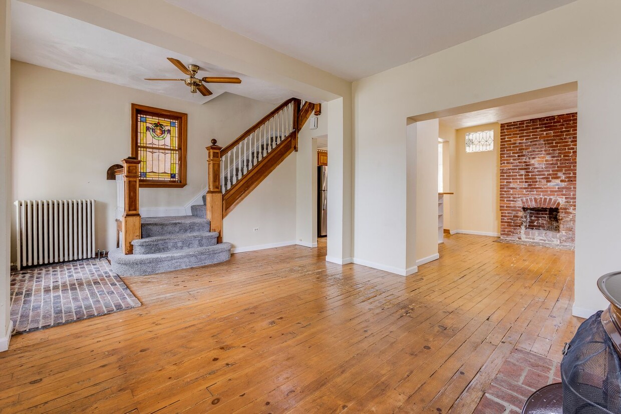 AVAILABLE June 2026 - Beautiful 4 Bedroom, 2 Bath Home w/ Front Porch Swing! - AVAILABLE June 2026 - Beautiful 4+ Bedroom, 2 Bath Home w/ Front Porch Swing!