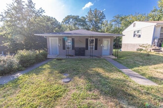 Building Photo - 2807 Flora Dr