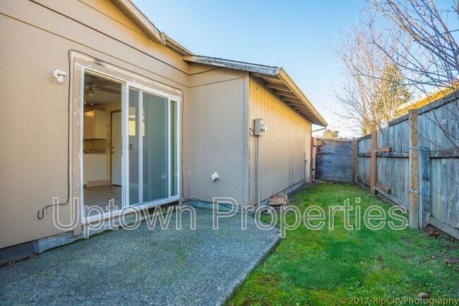 Building Photo - 8105 SW Thorn St
