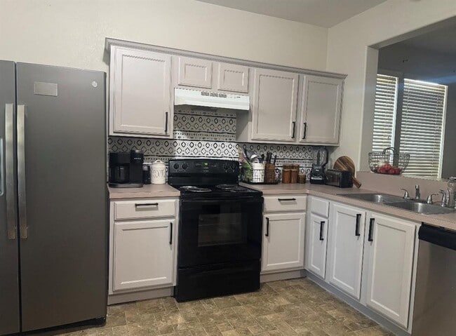 Building Photo - 16806 Mammoth Springs Dr
