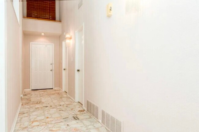 Foto del edificio - 616 Placid Cir