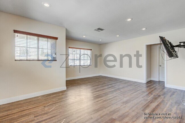 Building Photo - 6406 Lindell Ave