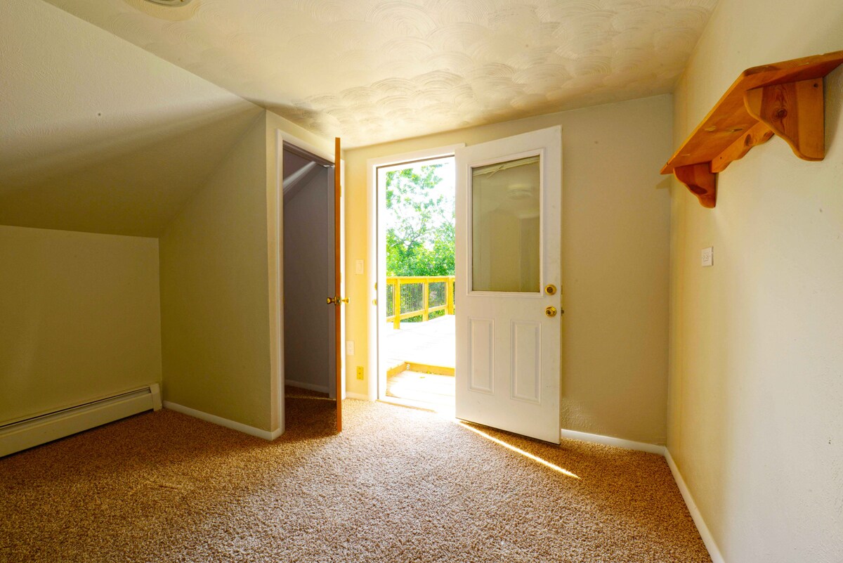Primary Photo - 1418 Mapleton Ave