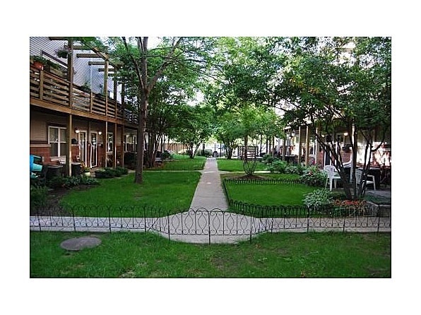 Courtyard - 1540 N Greenview Ave