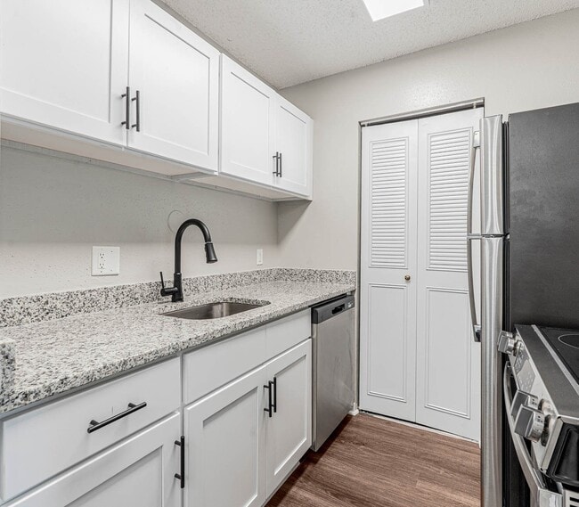 Building Photo - Rivercreek Apartments