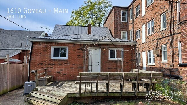 Photo du bâtiment - Completely Renovated 4 Bedroom 1 Bathroom Main Floor Unit