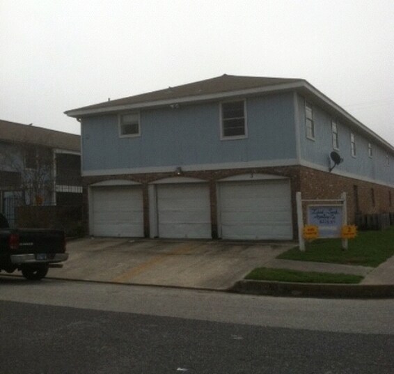 Primary Photo - Island Sands Apartments