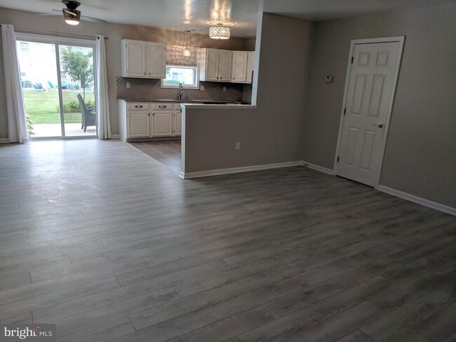 eat in kitchen area - 7230 Clearfield St