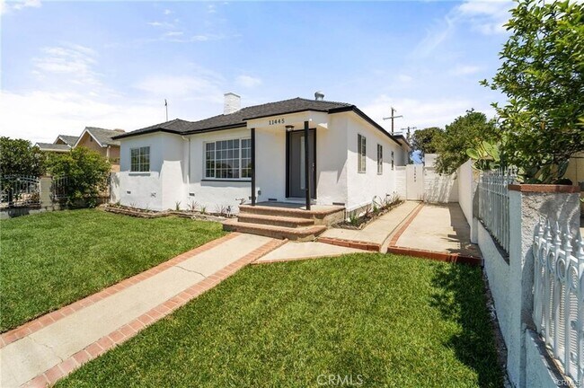 Foto del edificio - 11445 Saticoy St