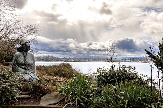 Foto del edificio - 1708 SE Columbia River Dr