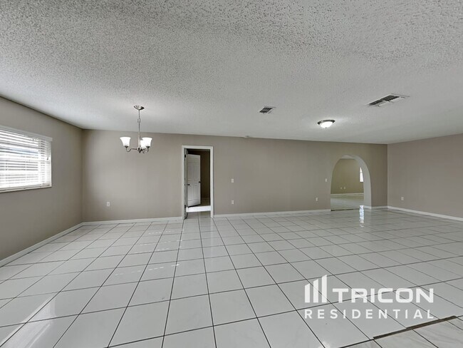 Foto del edificio - 7116 Green Needle Dr