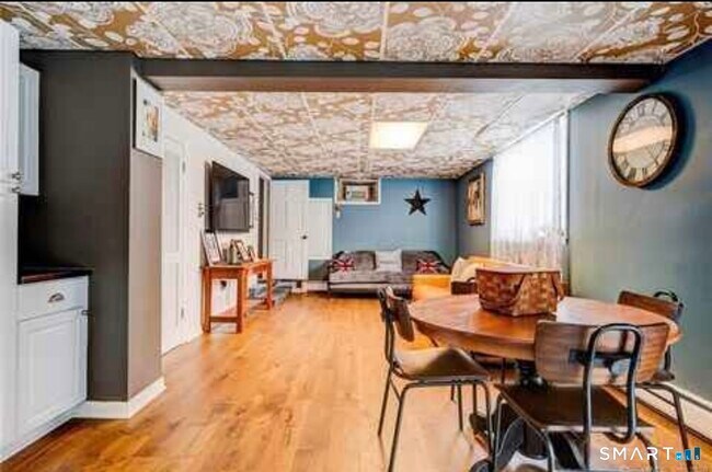 Foto del edificio - 127 Englewood Ave